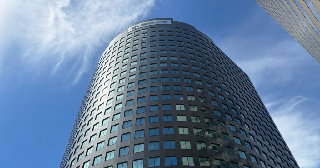 The towering office building at 1615 Poydras St.